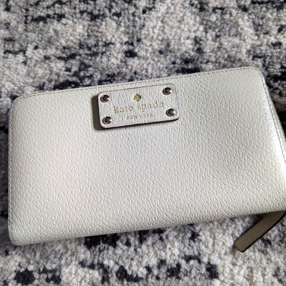 Kate Spade Wallet - Picture 1 of 7